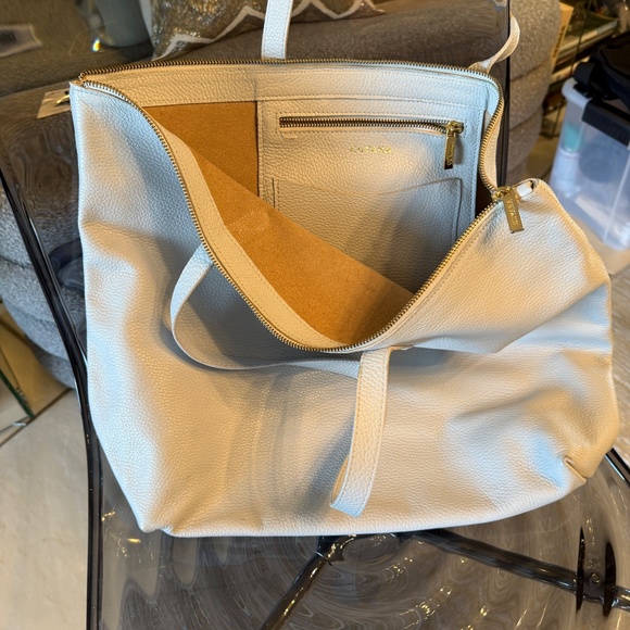 Cuyana Leather Tote – Pearl Grey with Gold Hardware - Picture 7 of 9